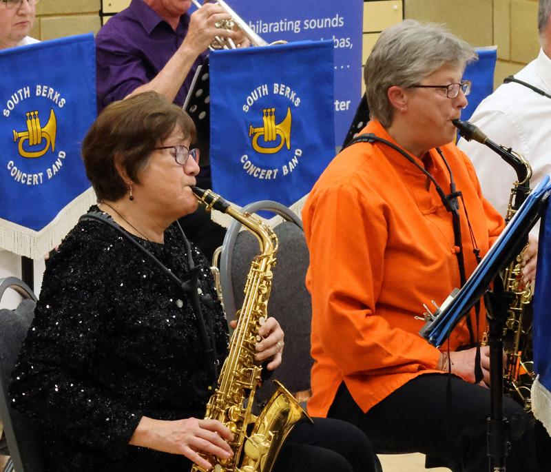 alto saxes